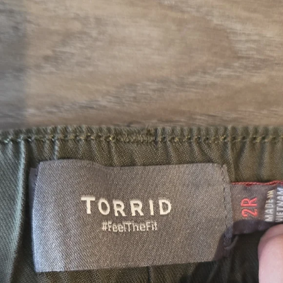 Torrid Olive Cargo Wide Leg Pants 122 - Picture 3 of 9
